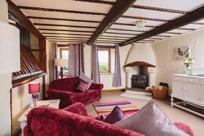 Cottage, Multiple Beds | Living area | 30-inch TV with digital channels - Low Barn Cottage (Brampton)