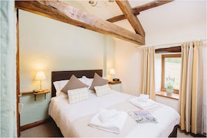 Casa rural, diversos llits | 2 dormitoris, planxa i posts de planxar, wifi gratuïta i roba de llit
