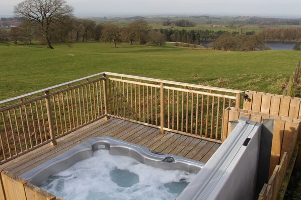 Cottage, Multiple Beds | Bathroom | Combined shower/tub, deep soaking tub, hair dryer, towels - Gelt Cottage (Brampton)