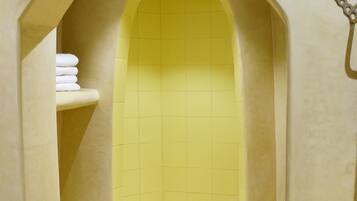 Standard Triple Room (Taourirte) | Bathroom | Shower, free toiletries, hair dryer