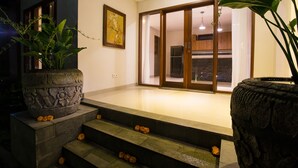 豪華客房 (Deluxe Cottage) | 迷你吧、客房內保險箱、書桌、免費無線上網