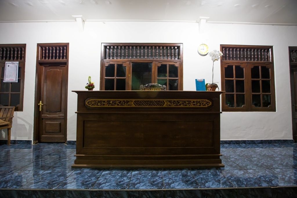 Quầy tiếp tân
