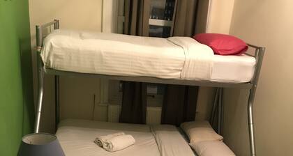 Rooms at 5 Hammersmith Road - Hostel