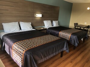 遮光窗帘、免费 WiFi、床单