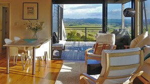 Living area - Amazing View House (Taiharuru)