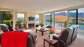 House, Multiple Beds (Heavenly View on Hensman) | Living area - Heavenly View on Hensman (Queenstown)