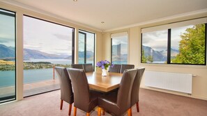 Ferienhaus, Mehrere Betten (Heavenly View on Hensman) | Essbereich im Zimmer