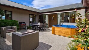 Casa, diversos llits (Sun Spa Ski on Hensman) | Terrassa o pati