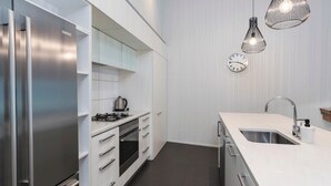 Apartment, Multiple Beds, City View (Central View) | Private kitchen - Central View (Queenstown)