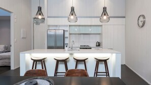 Apartment, Multiple Beds, City View (Central View) | Private kitchen