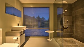 Maison, plusieurs lits (Modern Family) | Salle de bain