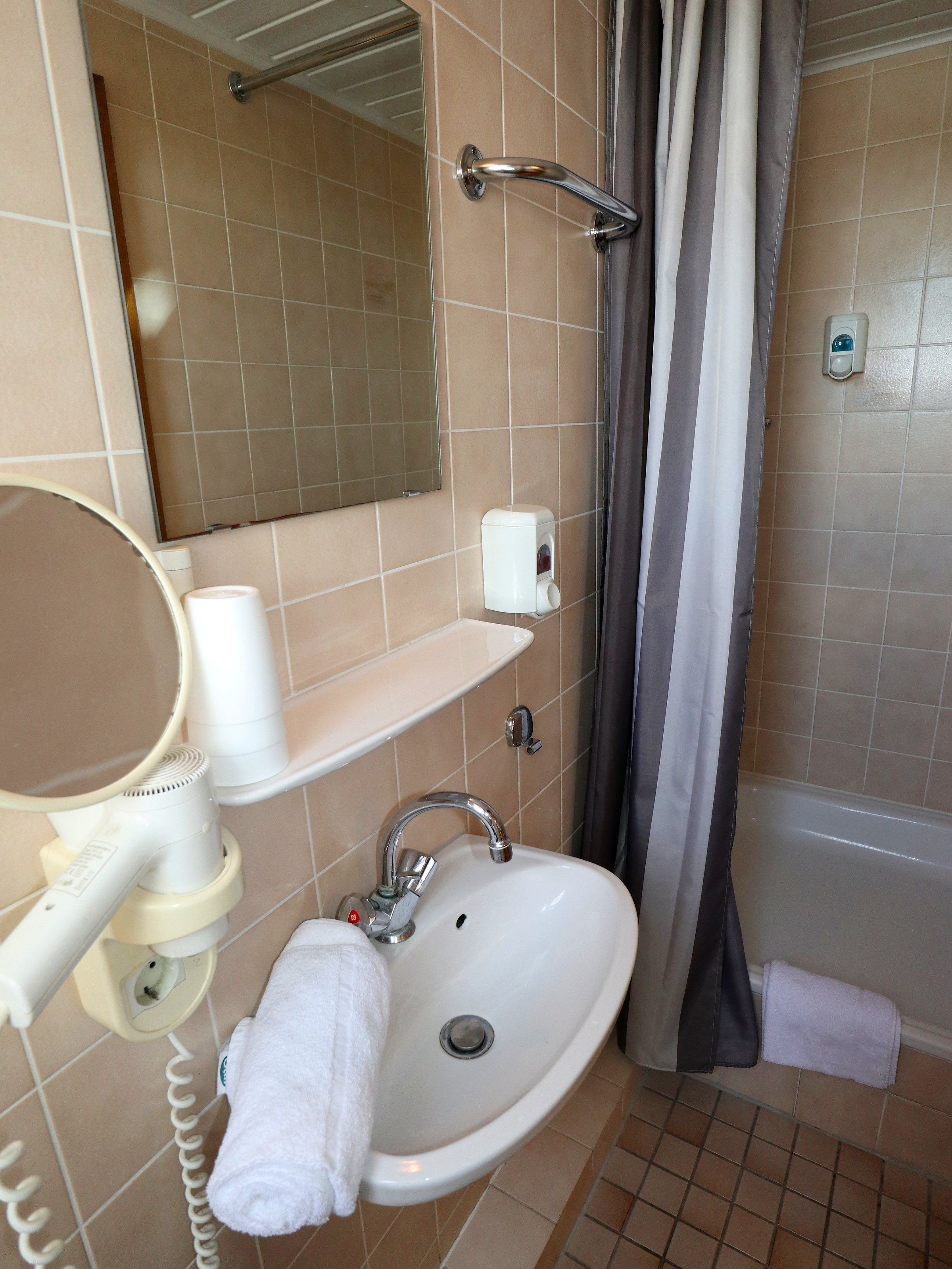 triple room | bathroom sink