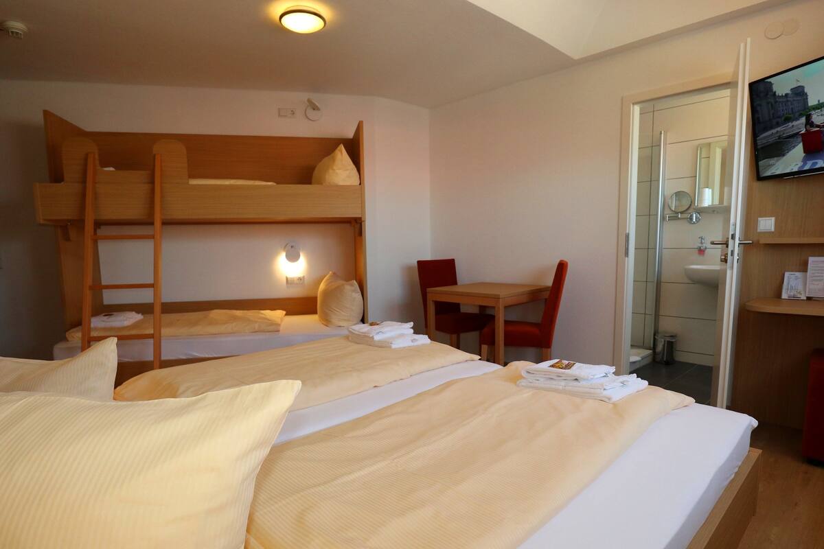 Couette en duvet, rideaux dâobscurcissement, accĂšs au Wi-Fi (inclus)