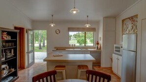 Unclassified image, 3 of 16, button - Vineyard Barn House (Alexandra)