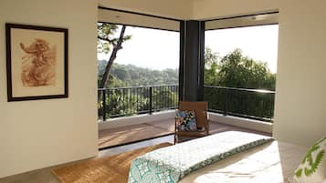 4 bedrooms, individually decorated, individually furnished