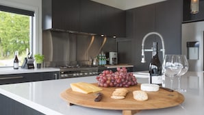 House, Multiple Beds (Lakehouse Lakefront) | Private kitchen - Lakehouse Lakefront (Queenstown)