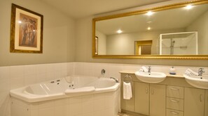 Bathroom - Lake Street Haven (Queenstown)