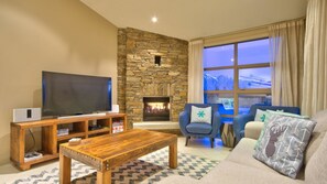 Apartment, Multiple Beds, City View (Lake Street Haven) | Living area