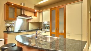 Apartment, Multiple Beds, City View (Lake Street Haven) | Private kitchen
