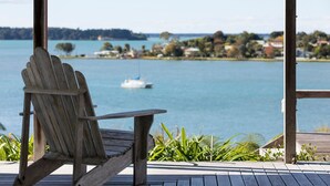 Zimmer, Mehrere Betten (Morning Tide Villa) | Blick auf den See