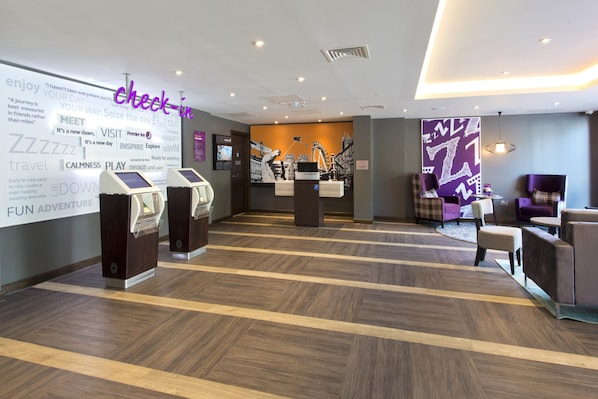 Reception - Premier Inn Newbury TC - London Road (Newbury)