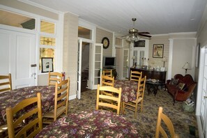 Breakfast area - Avera-Clarke House B&B (Monticello)