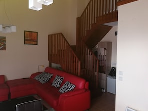 Télévision à écran plat, cheminée, lecteur de DVD, chaßne hi-fi