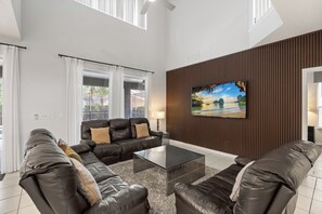 Smart TV, videojuegos, reproductor de DVD y videoteca 