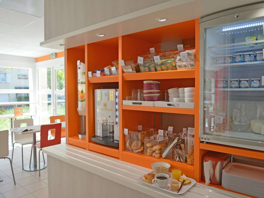 Daily buffet breakfast (EUR 6.90 per person)