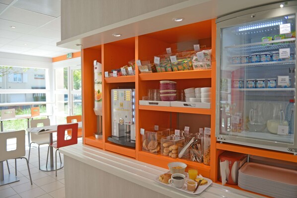 Desayuno buffet diario (EUR 6.90 por persona)