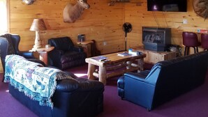 Living room - Kiser Creek Cabins (Cedaredge)