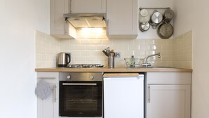 A modern kitchen with white cabinets, a stainless steel range hood, a dishwasher, and a sink. - Sleep & Stay Oxford - Beautiful Flat Close to town (Oxford)