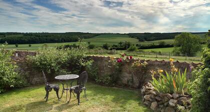 Riccal Dale Cottage, Helmsley's Hidden Gem - a perfect dog friendly retreat