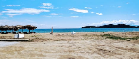 Una spiaggia nelle vicinanze