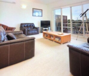 TV - house to rent with sea view and a nice garden quite area (Blairgowrie)