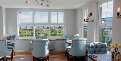 Beautiful Cottage by the Sea. Enhanced Cleaning luxury space unlimited free WiFi