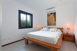 3 bedrooms, iron/ironing board, travel crib, free WiFi