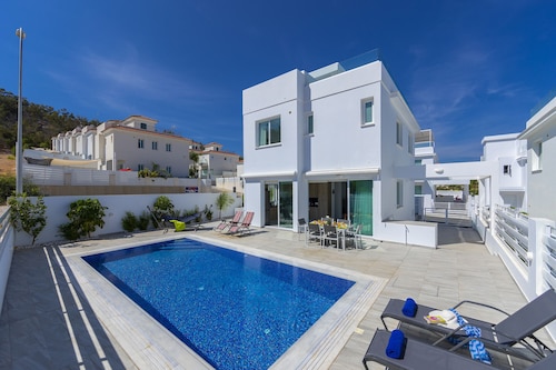 Protaras Villa Araella Near The Centre