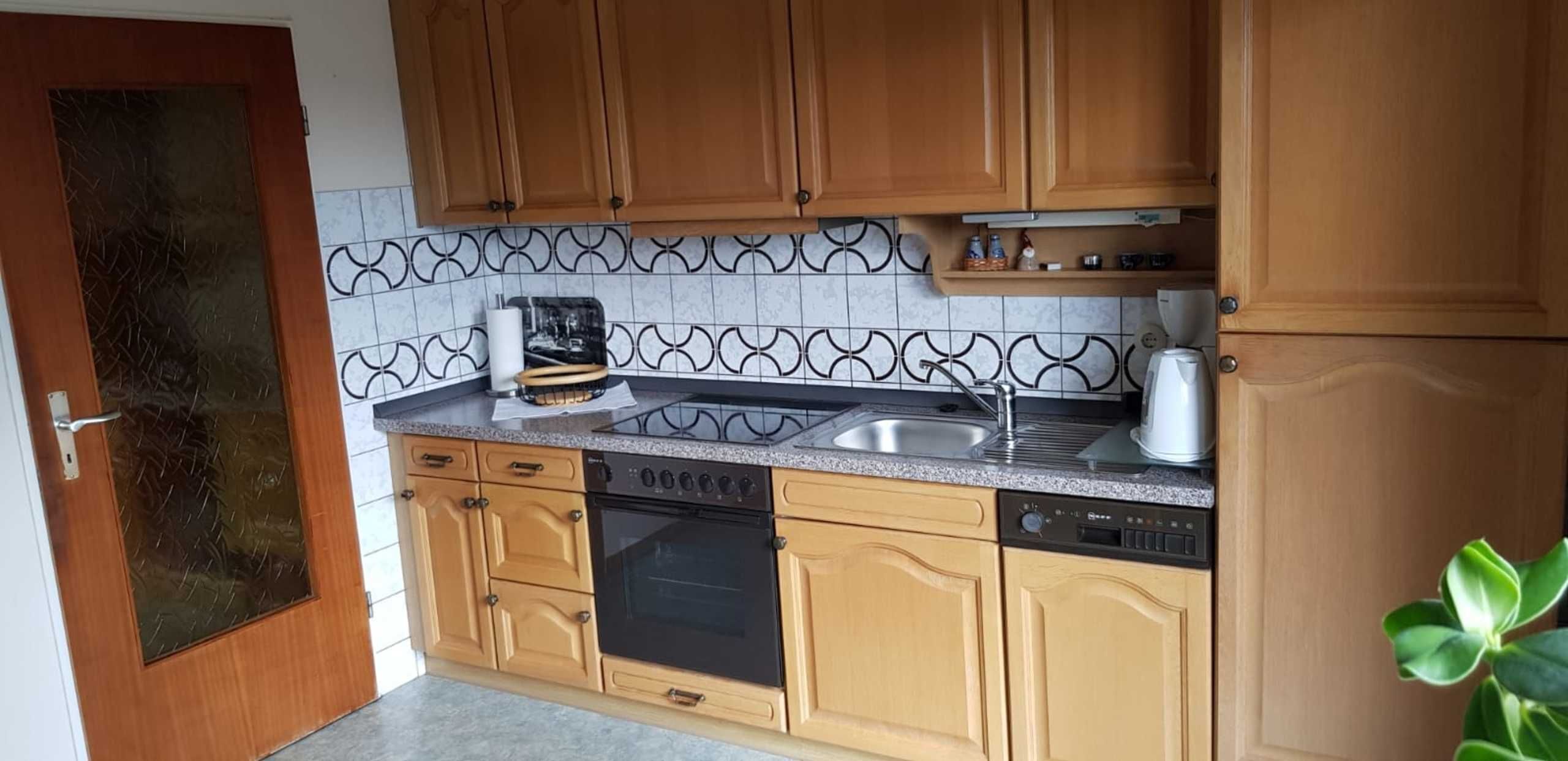 Refrigerador, horno, lavavajillas y cafetera y tetera 