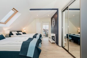 4 bedrooms, iron/ironing board, WiFi, bed sheets