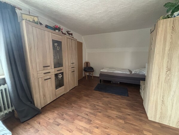 4 bedrooms, WiFi, bed sheets