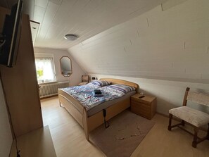 4 bedrooms, WiFi, bed sheets