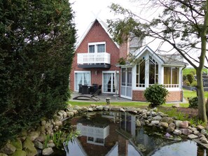 Unclassified image, 2 of 27, button