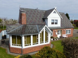 Unclassified image, 3 of 27, button