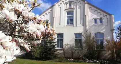 Holiday apartment Timmermann, Garden side - Ferienwohnungen Timmermann, 25128