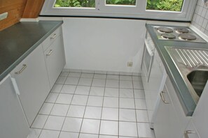 Kühlschrank, Ofen, Geschirrspüler, Hochstuhl
