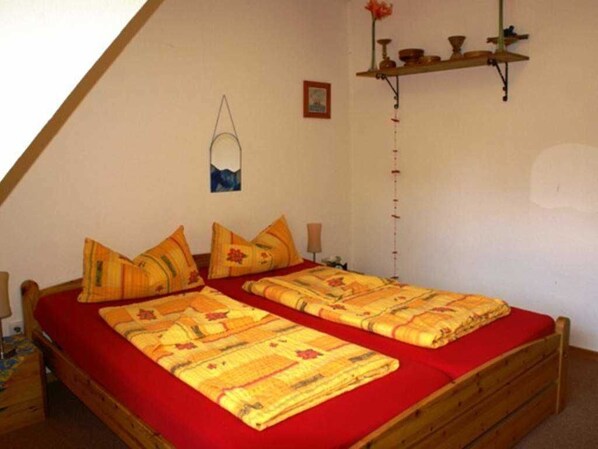 2 bedrooms, iron/ironing board, travel cot, WiFi