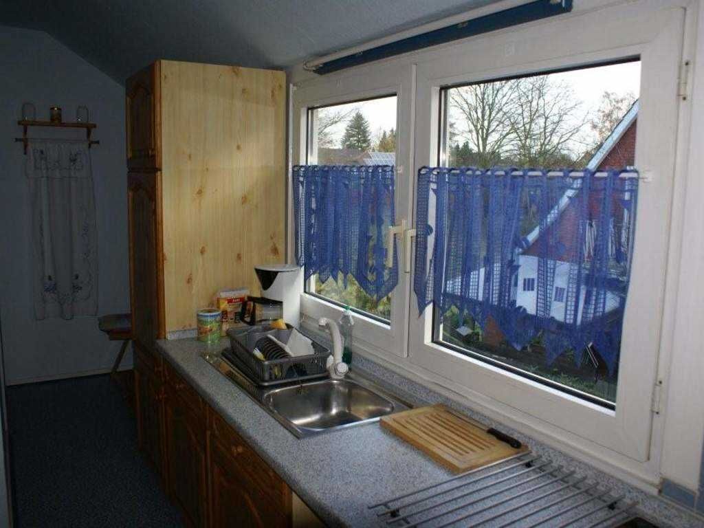 Wasserkocher mit Kaffee-/Teezubehör, Kühlschrank, Mikrowelle, Ofen