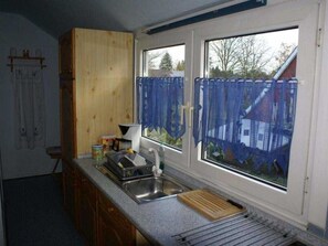 ثلاجة، ميكروويف، فرن، ماكينة لصنع القهوة/الشاي