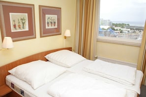 2 bedrooms, travel crib, WiFi